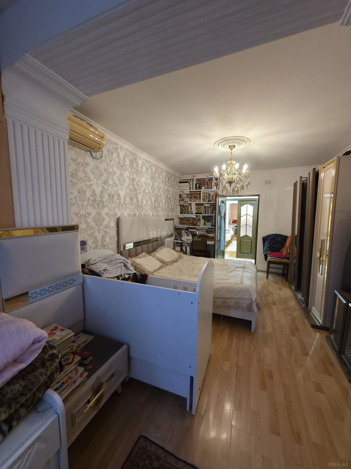 Satılır 4 otaqlı mənzil 110 m²