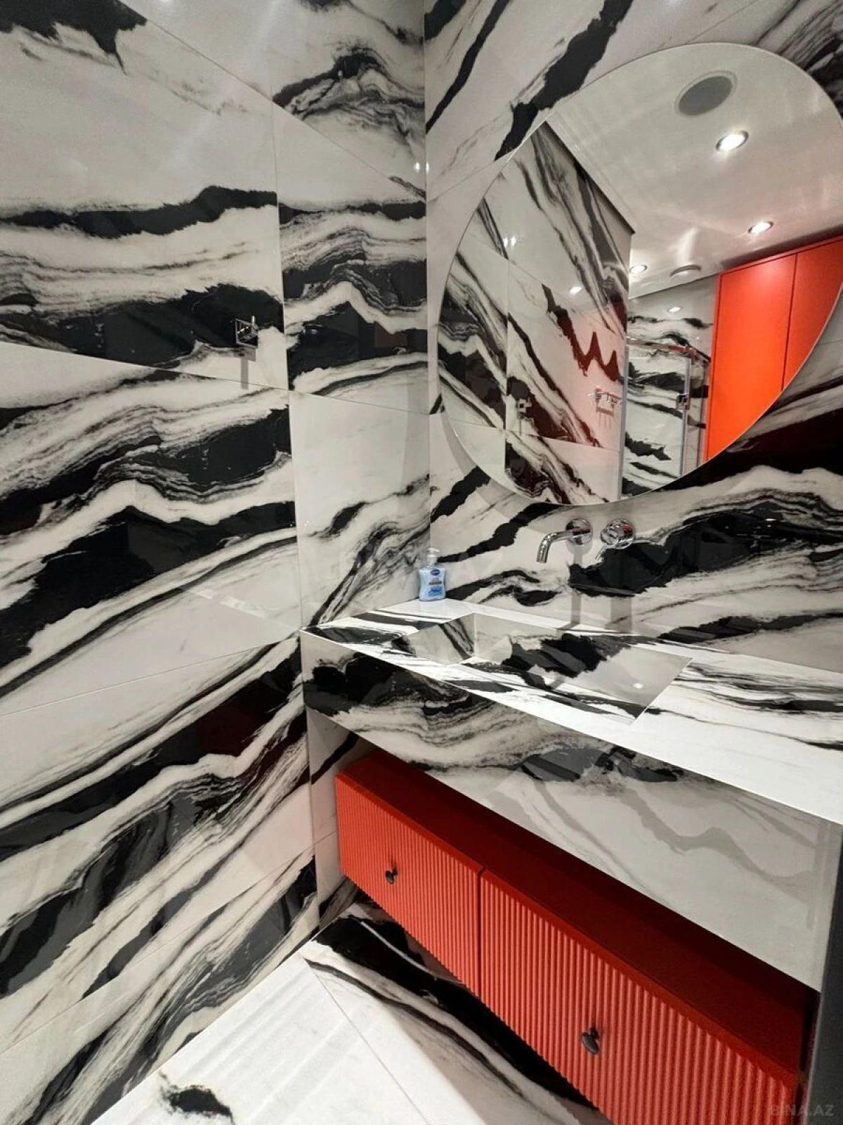 Kirayə verilir 2 otaqlı mənzil 65 m²