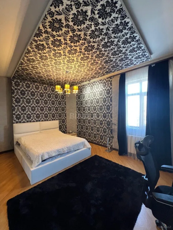 Satılır 5 otaqlı mənzil 240 m²