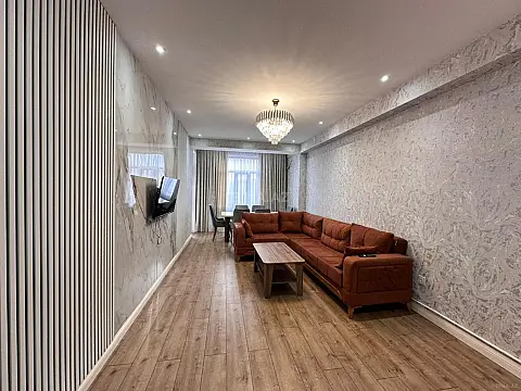 Kirayə verilir 2 otaqlı mənzil 65 m²