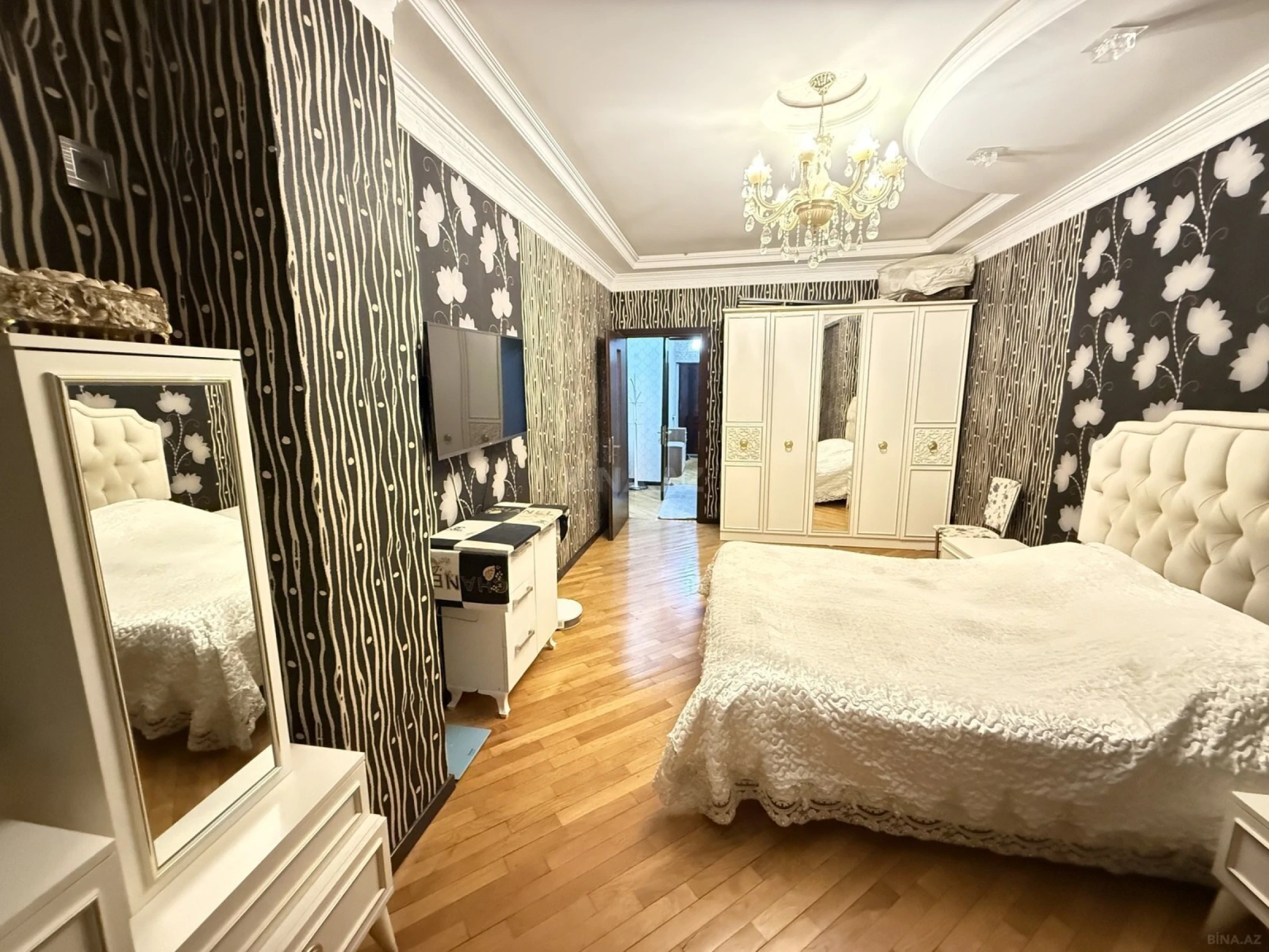 Satılır 3 otaqlı mənzil 105 m²
