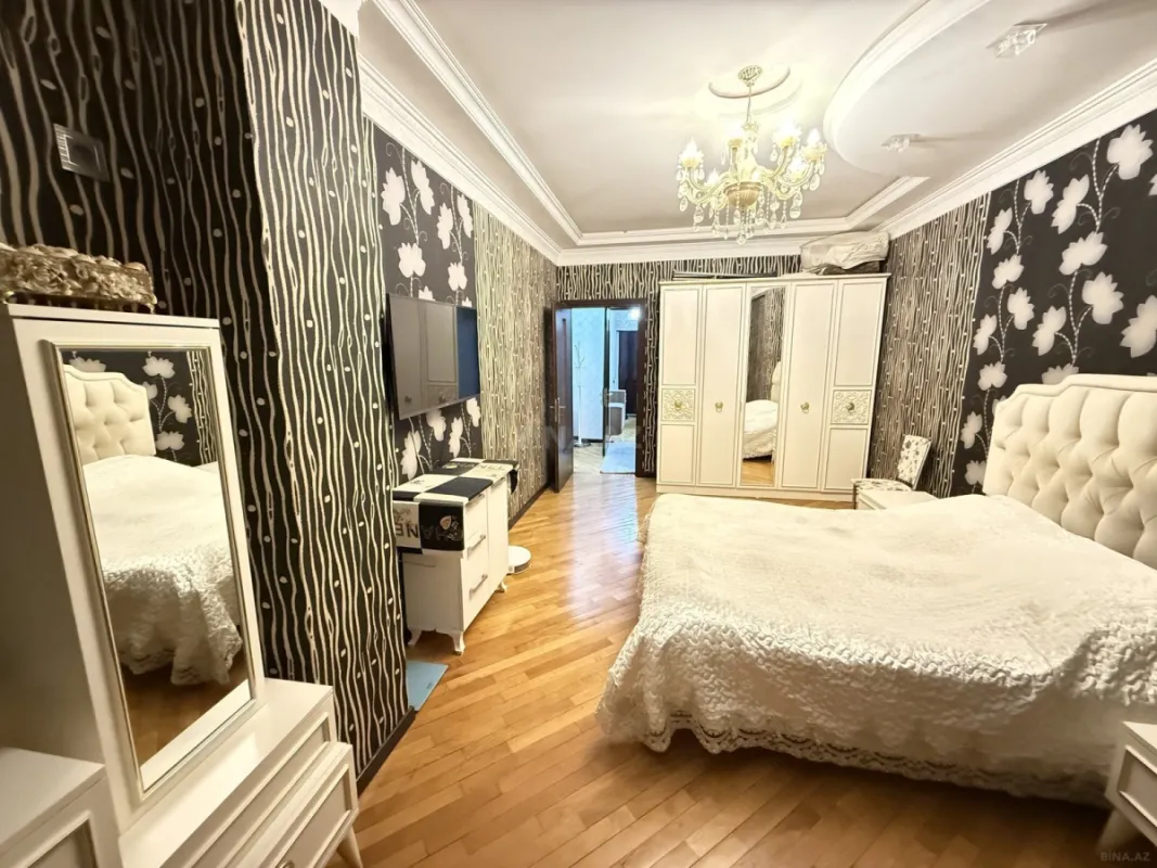 Satılır 3 otaqlı mənzil 105 m²