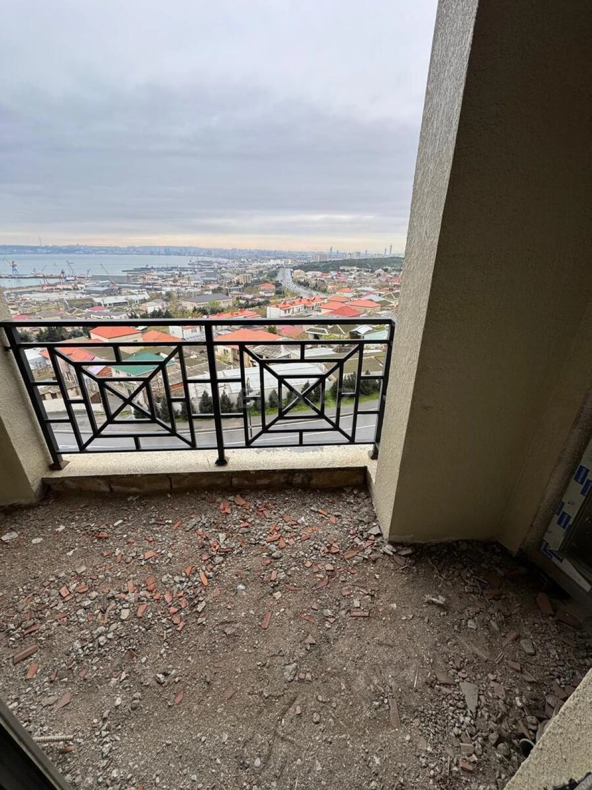 Satılır 3 otaqlı mənzil 140 m²