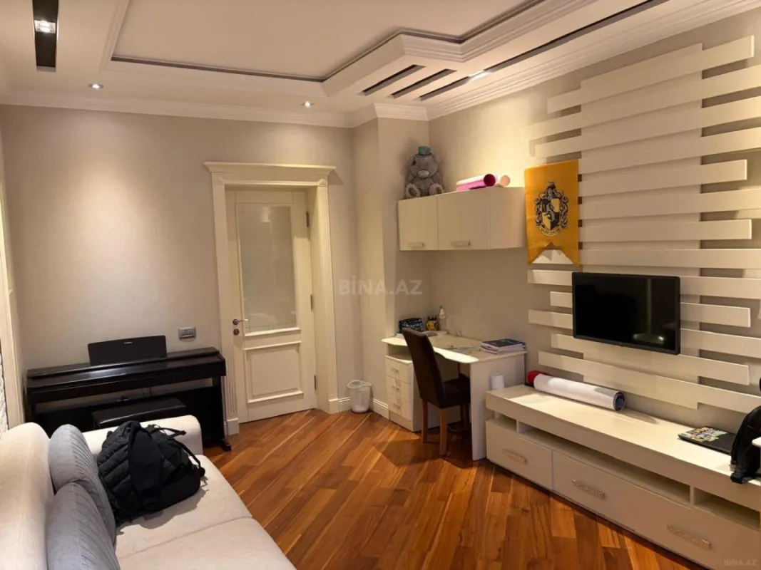Satılır 4 otaqlı mənzil 214 m²