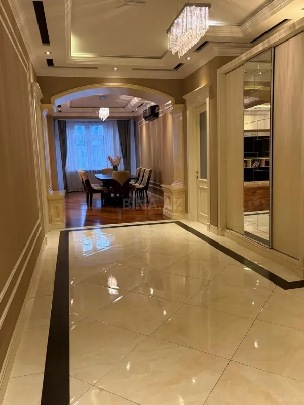 Satılır 4 otaqlı mənzil 214 m²