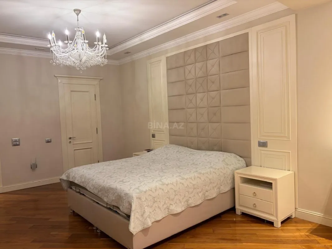 Satılır 4 otaqlı mənzil 214 m²