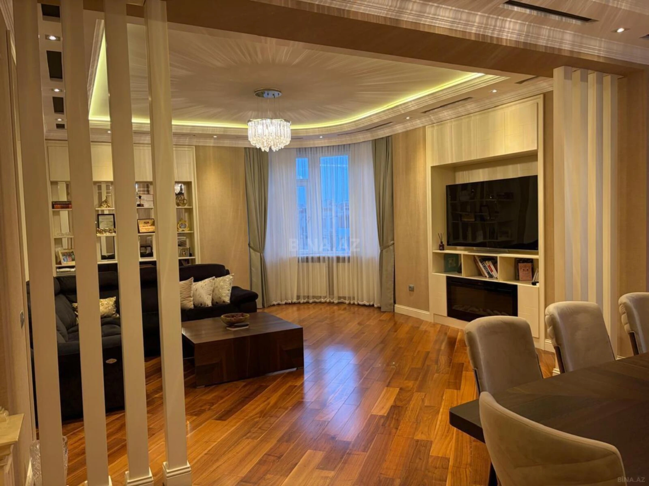 Satılır 4 otaqlı mənzil 214 m²
