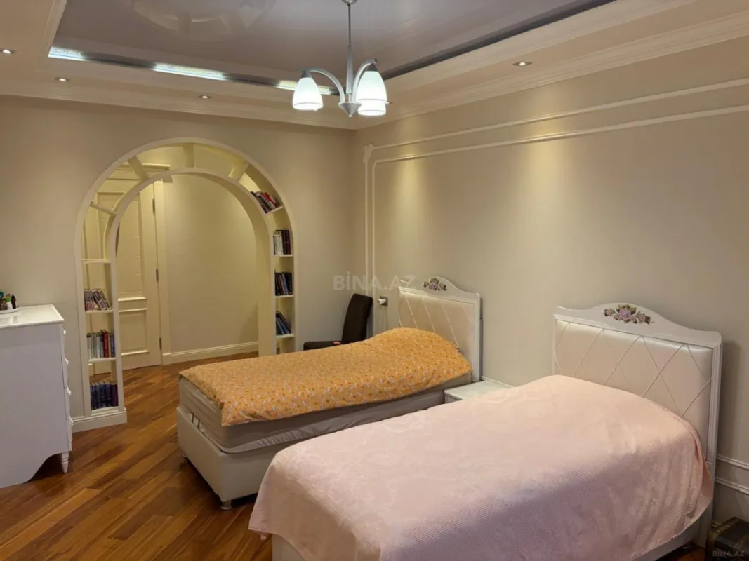 Satılır 4 otaqlı mənzil 214 m²