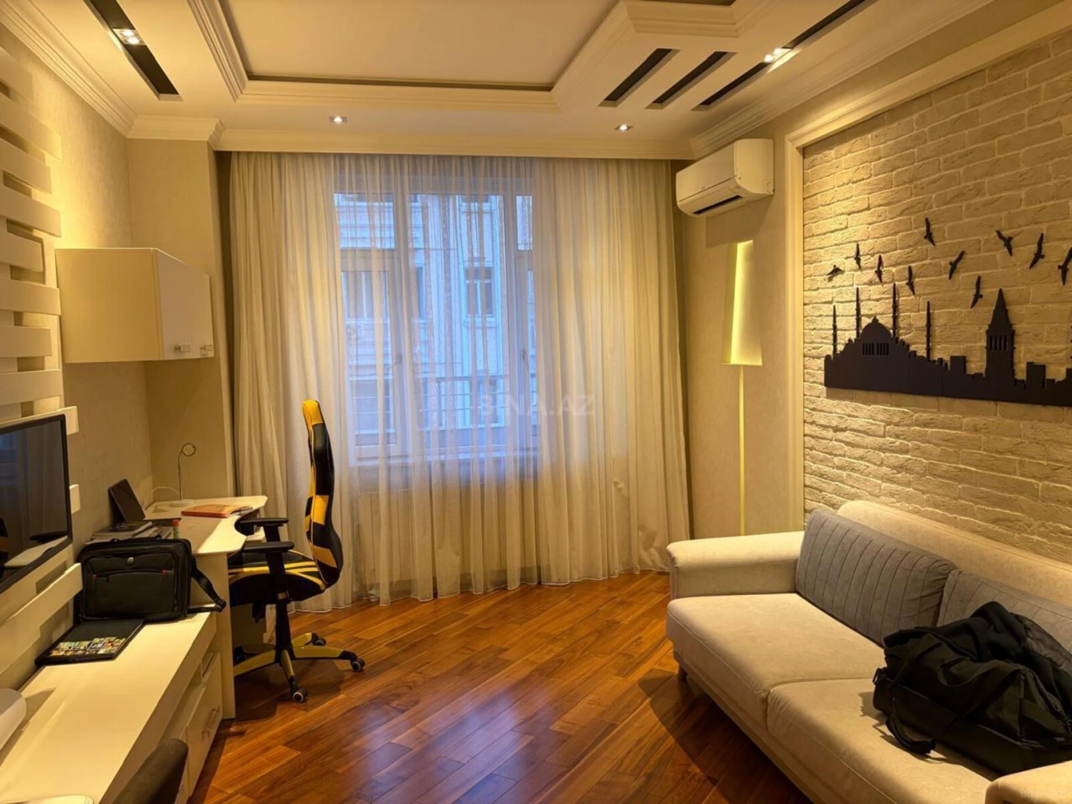 Satılır 4 otaqlı mənzil 214 m²