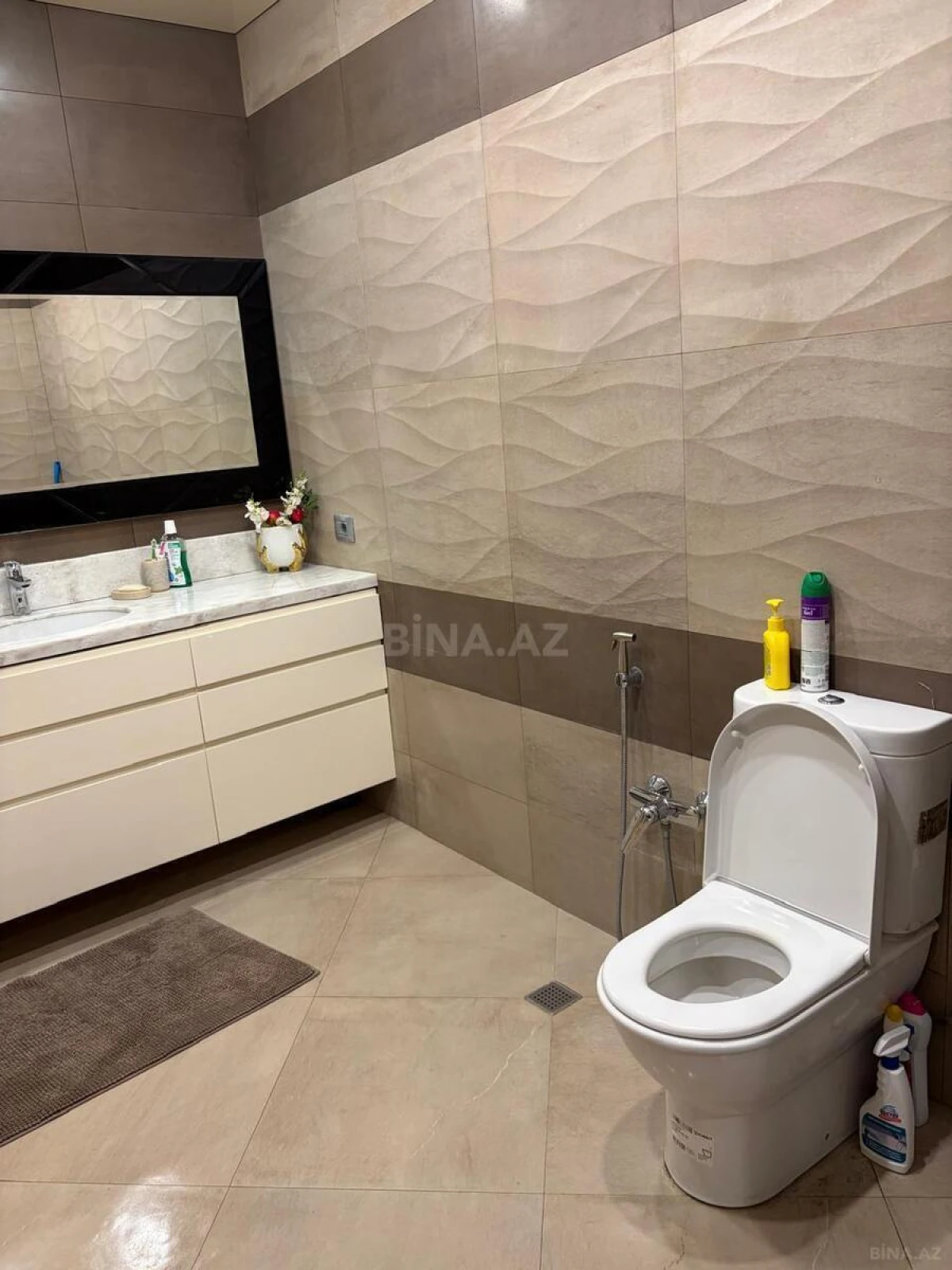 Satılır 4 otaqlı mənzil 214 m²