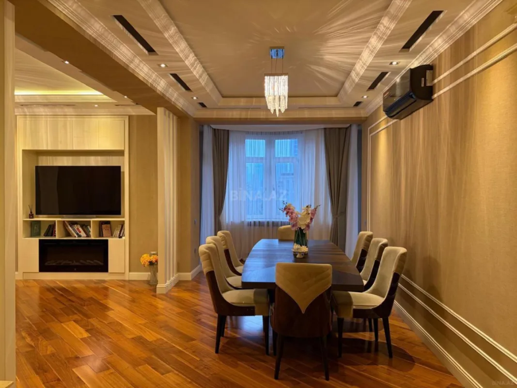 Satılır 4 otaqlı mənzil 214 m²