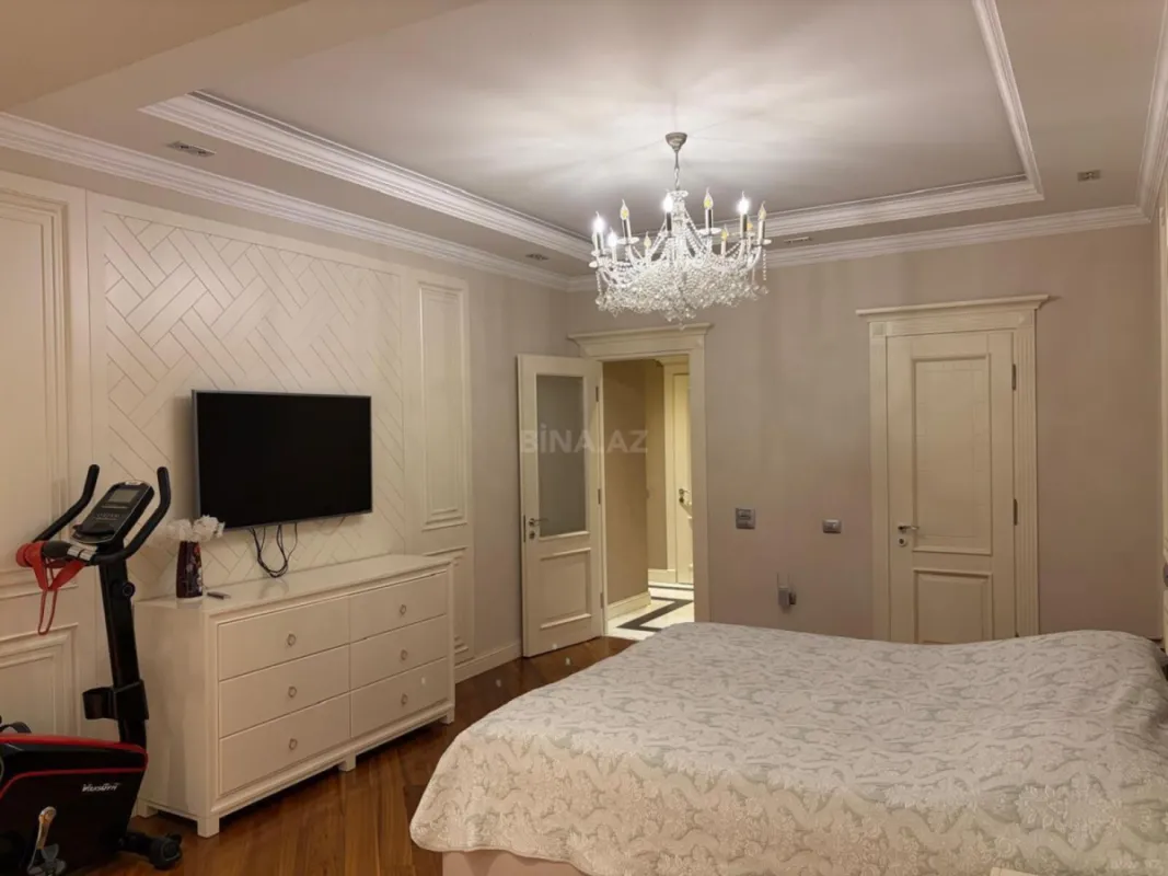 Satılır 4 otaqlı mənzil 214 m²