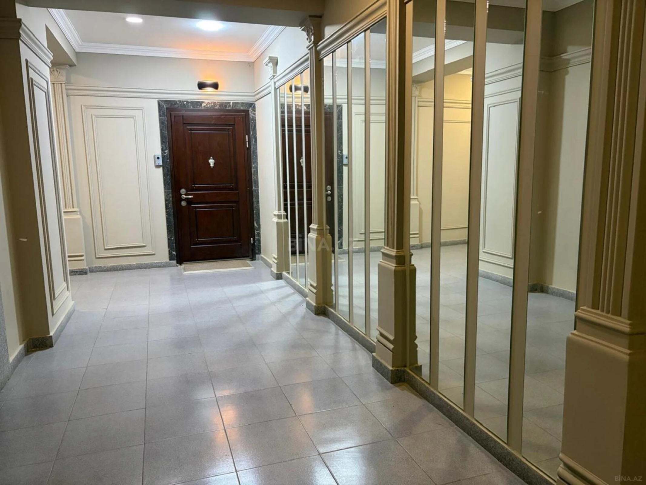 Satılır 4 otaqlı mənzil 214 m²