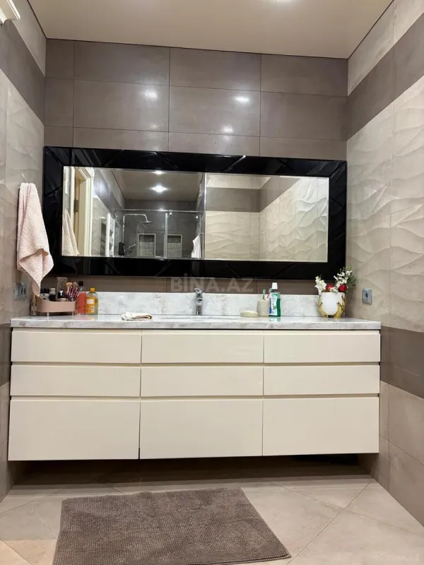 Satılır 4 otaqlı mənzil 214 m²