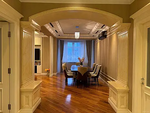 Satılır 4 otaqlı mənzil 214 m²
