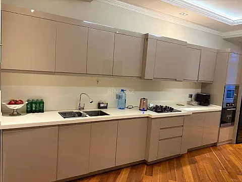 Satılır 4 otaqlı mənzil 214 m²