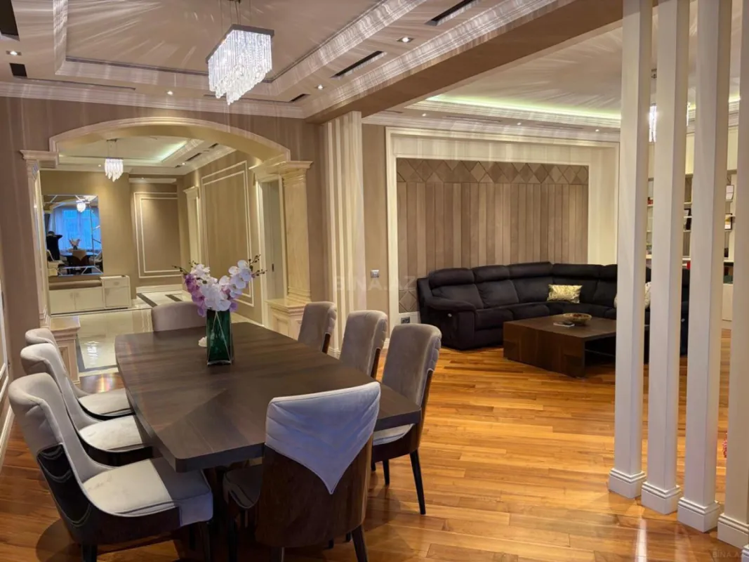 Satılır 4 otaqlı mənzil 214 m²