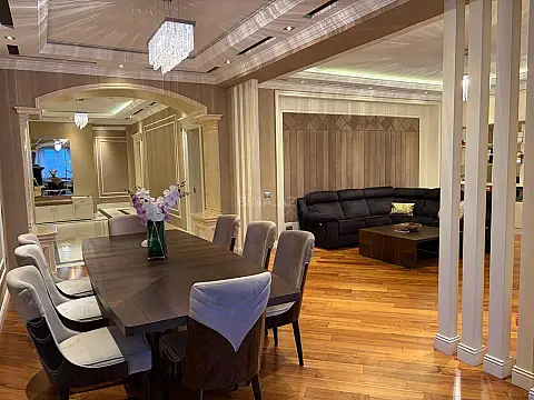 Satılır 4 otaqlı mənzil 214 m²