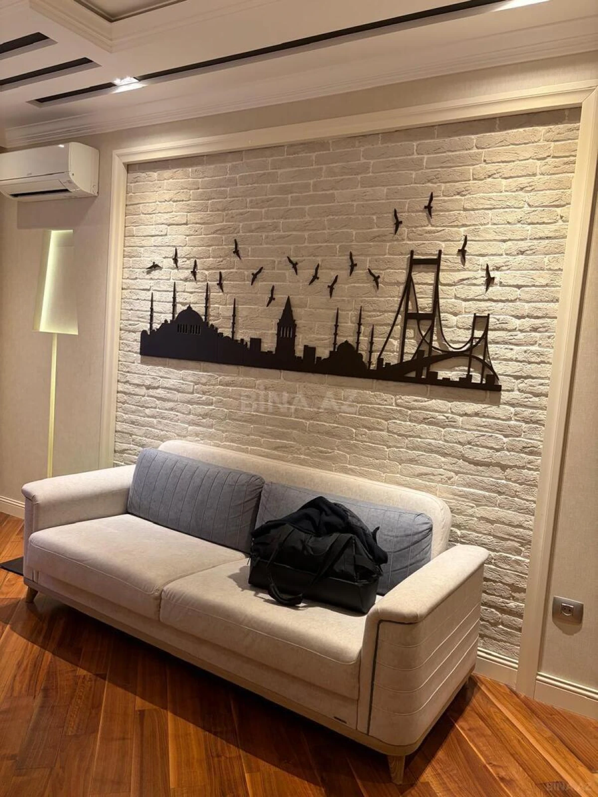 Satılır 4 otaqlı mənzil 214 m²