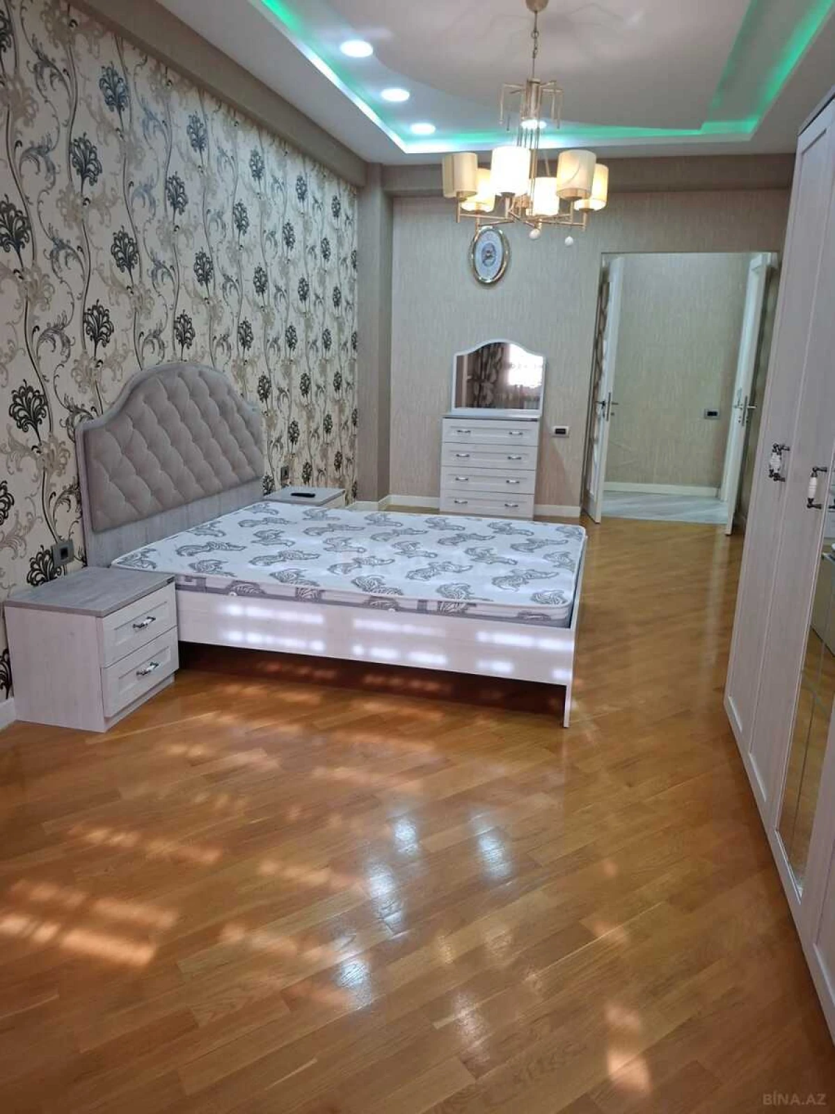 Satılır 2 otaqlı mənzil 110 m²