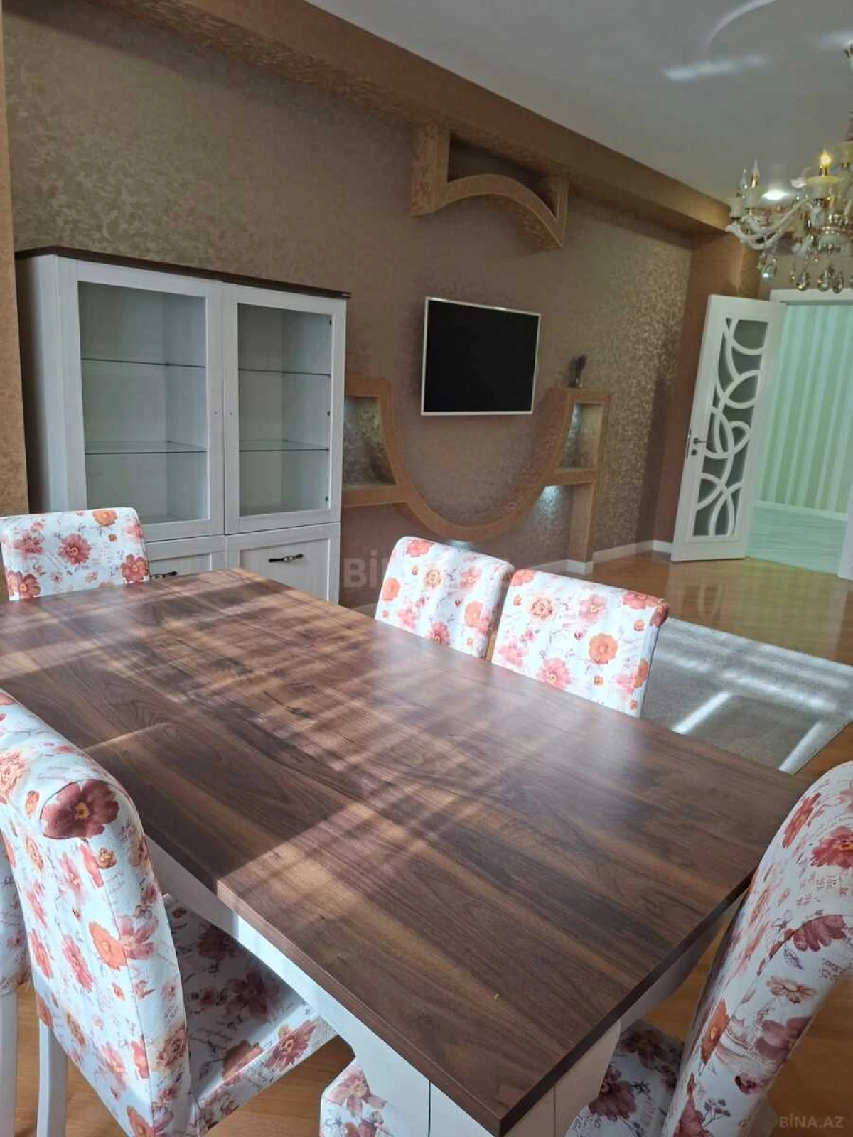 Satılır 2 otaqlı mənzil 110 m²