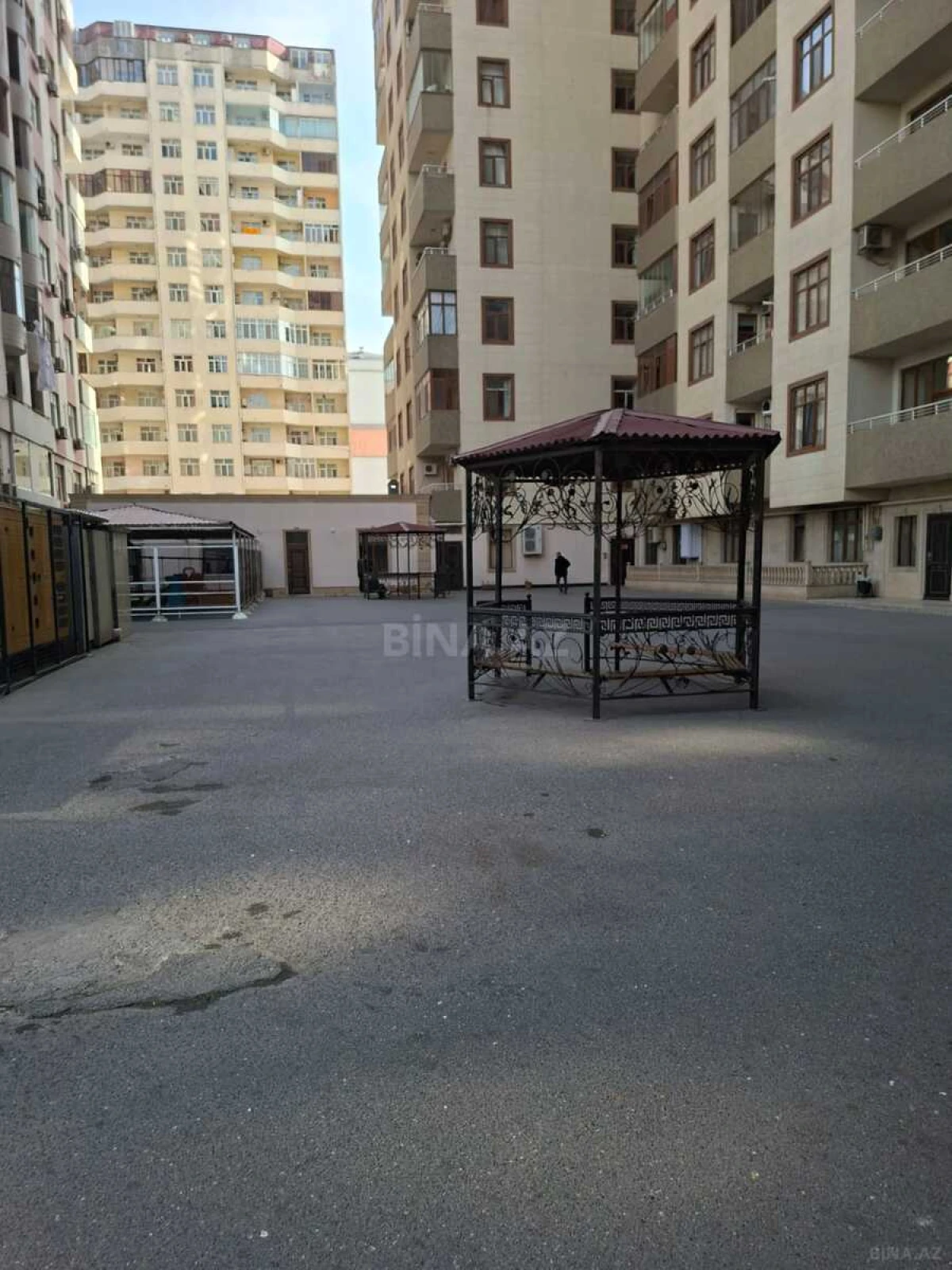 Satılır 2 otaqlı mənzil 110 m²