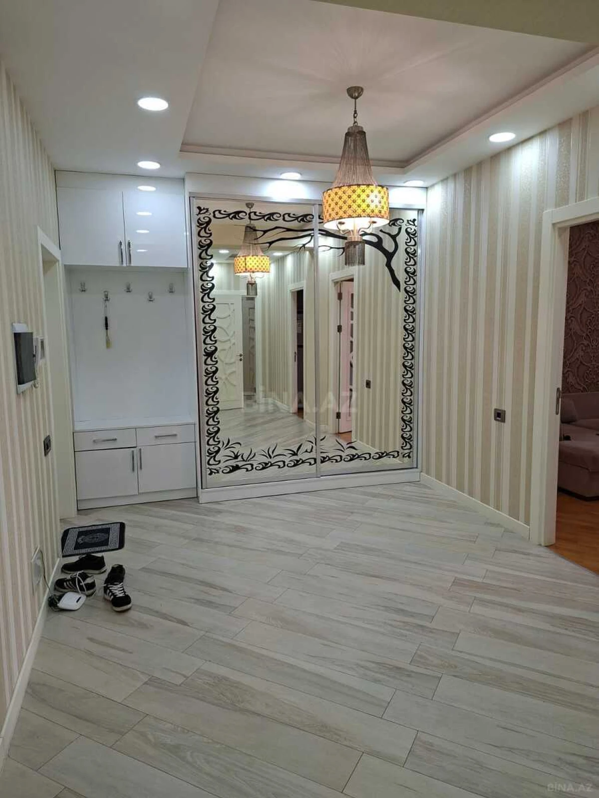 Satılır 2 otaqlı mənzil 110 m²