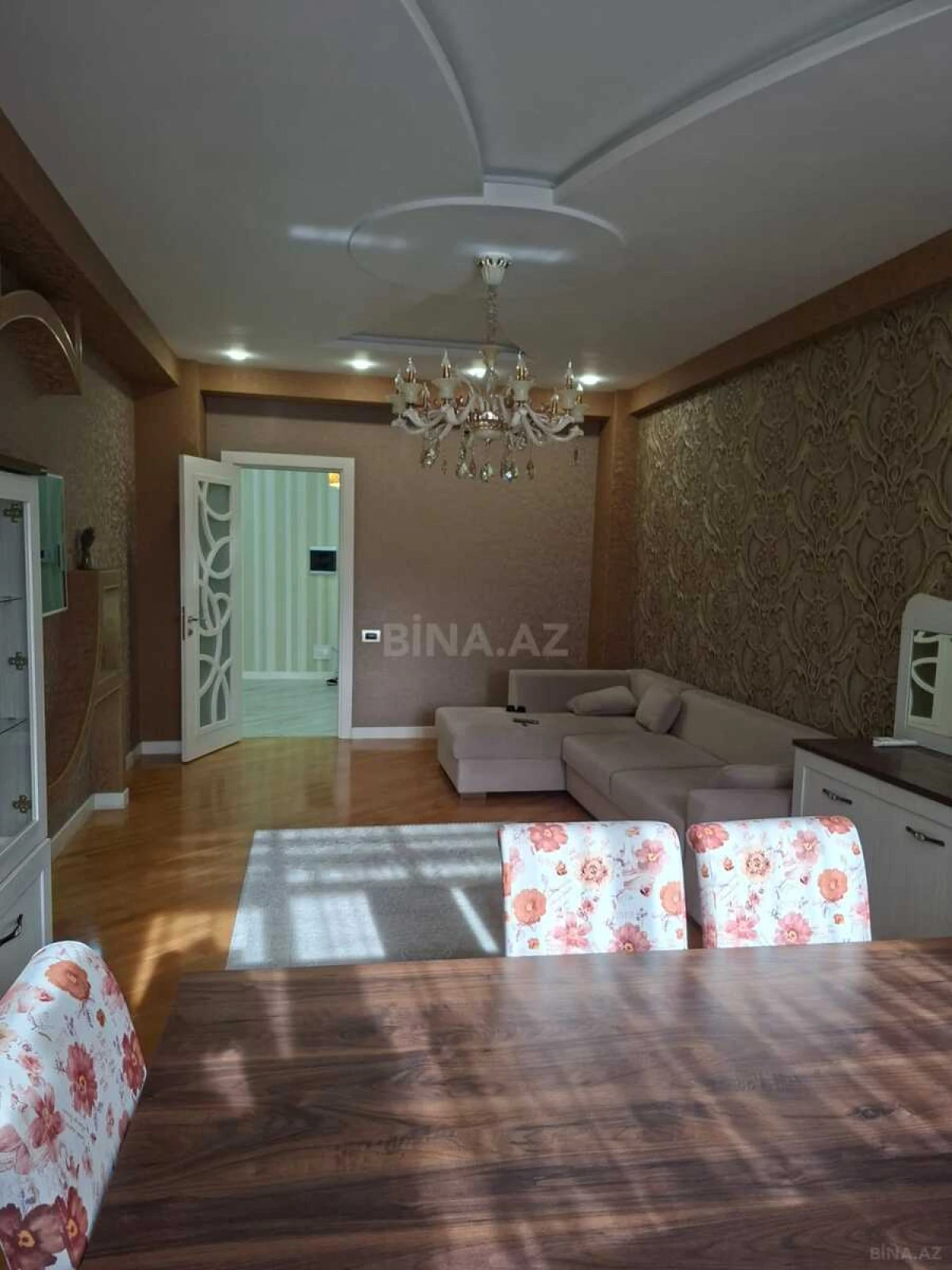 Satılır 2 otaqlı mənzil 110 m²