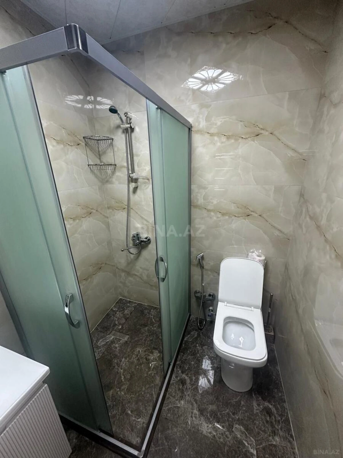 Kirayə verilir 2 otaqlı mənzil 90 m²