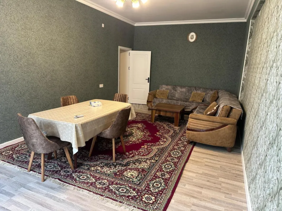 Kirayə verilir 2 otaqlı mənzil 90 m²