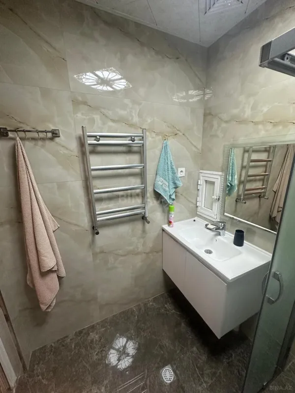 Kirayə verilir 2 otaqlı mənzil 90 m²