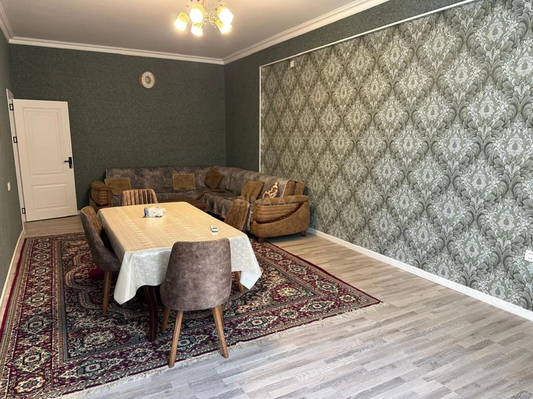 Kirayə verilir 2 otaqlı mənzil 90 m²