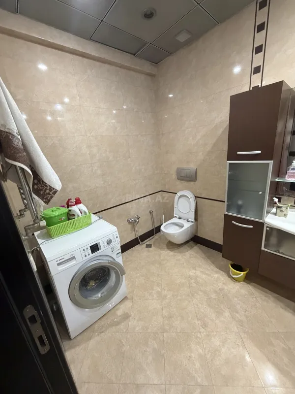 Satılır 4 otaqlı mənzil 212 m²