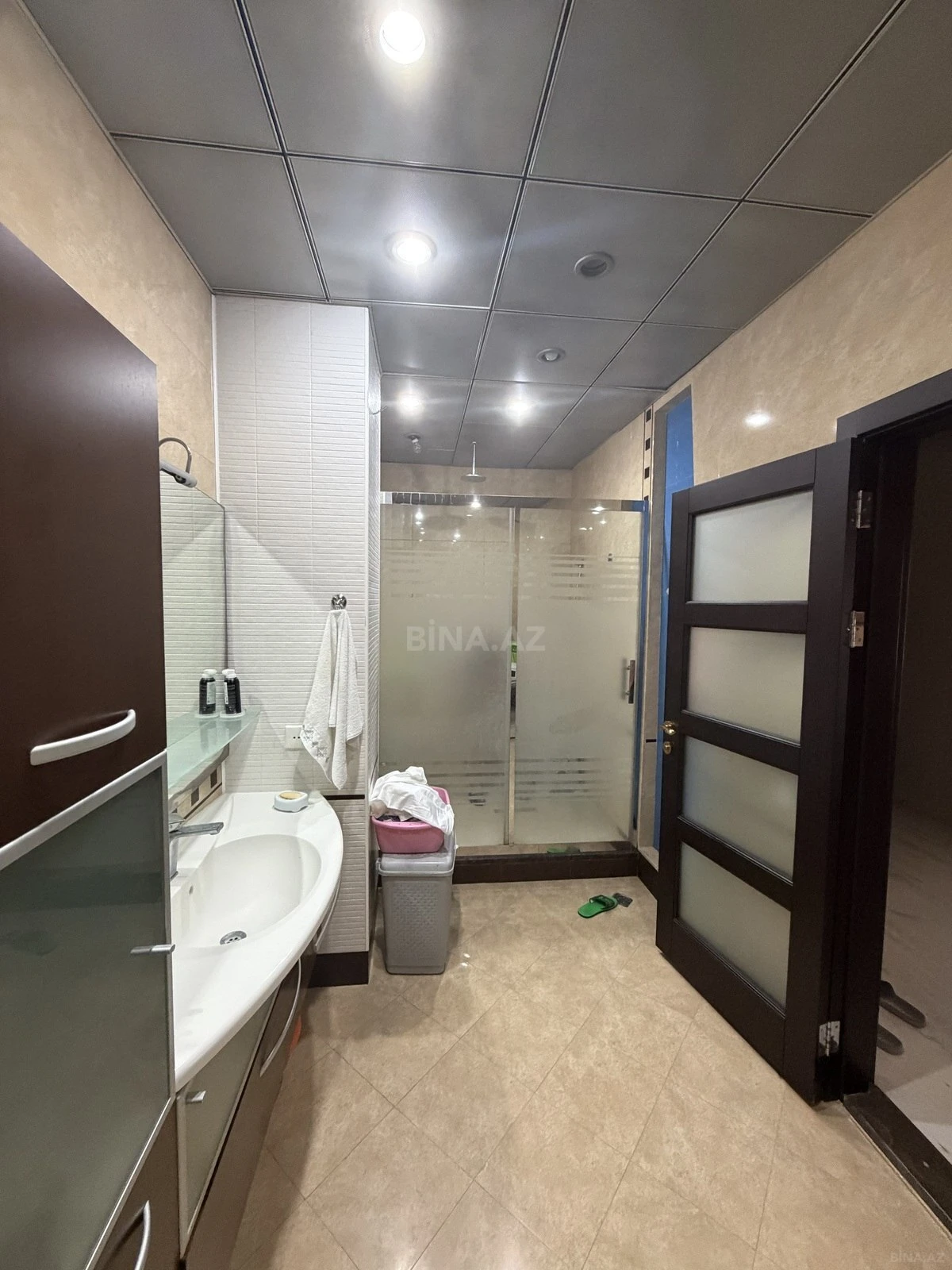 Satılır 4 otaqlı mənzil 212 m²