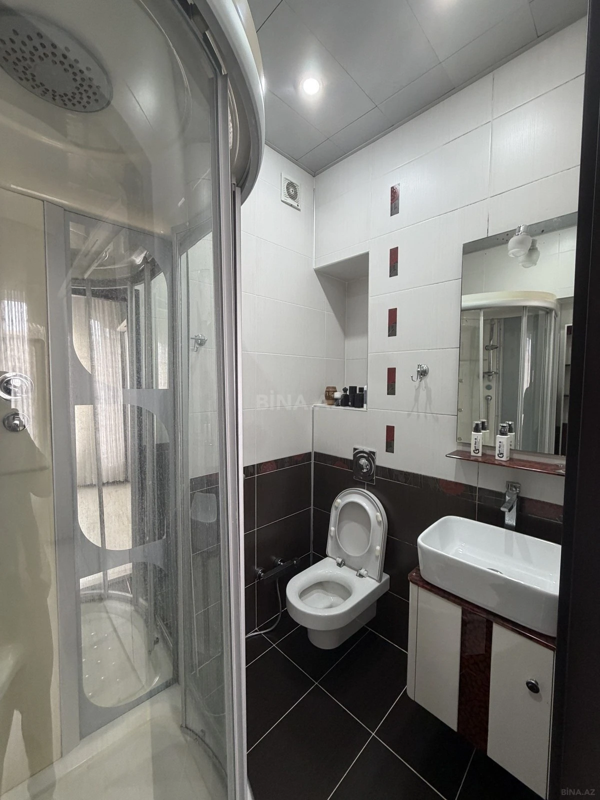 Satılır 4 otaqlı mənzil 212 m²