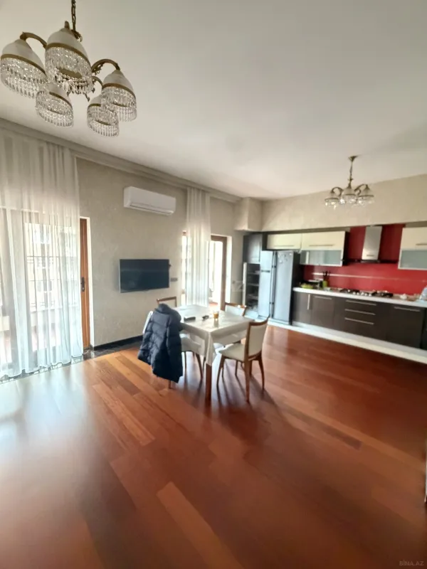 Satılır 4 otaqlı mənzil 212 m²