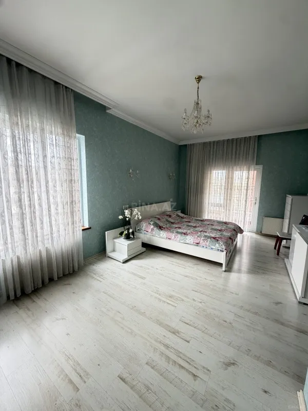 Satılır 4 otaqlı mənzil 212 m²