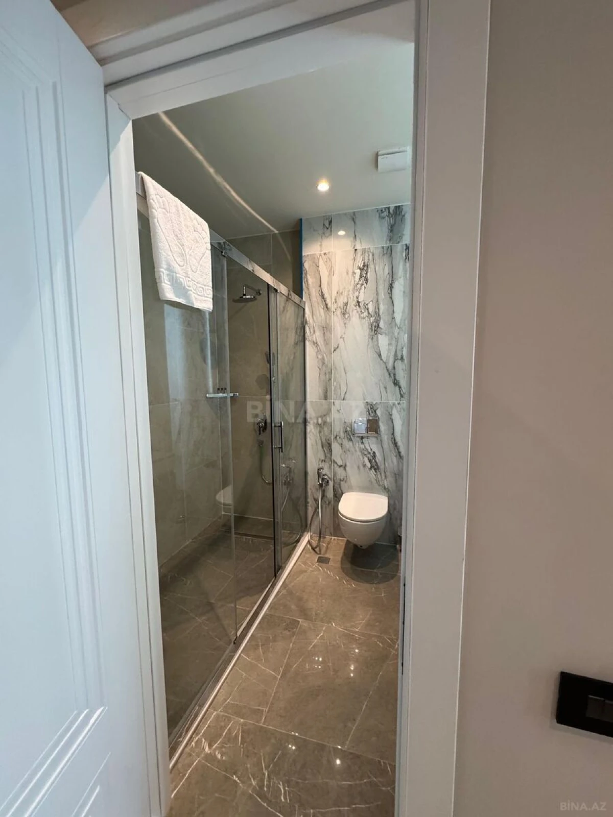 Satılır 1 otaqlı mənzil 57 m²