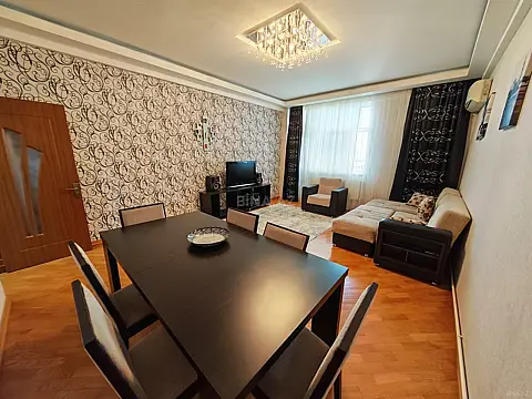 Kirayə verilir 2 otaqlı mənzil 83 m²
