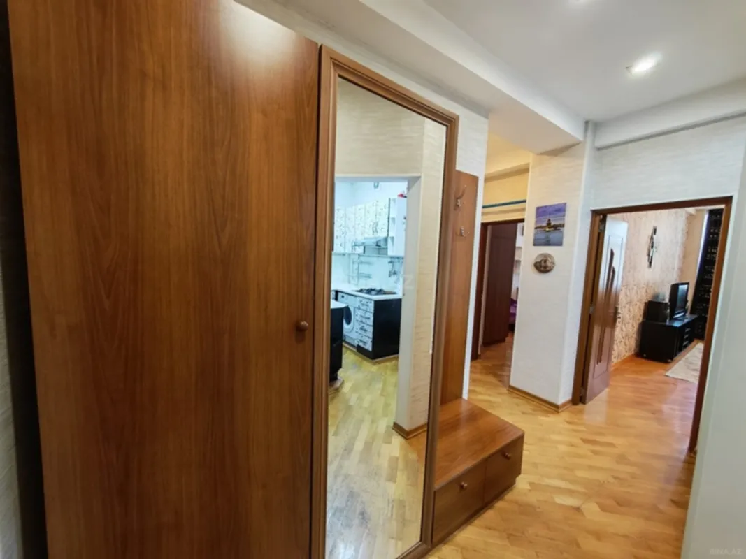 Kirayə verilir 2 otaqlı mənzil 83 m²