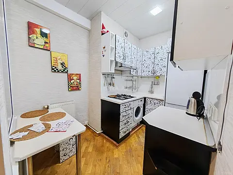 Kirayə verilir 2 otaqlı mənzil 83 m²