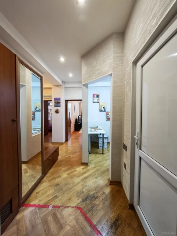 Kirayə verilir 2 otaqlı mənzil 83 m²