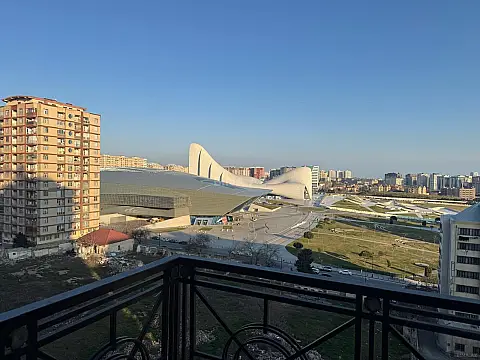 Satılır 3 otaqlı mənzil 120 m²