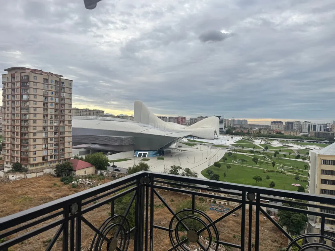 Satılır 3 otaqlı mənzil 120 m²