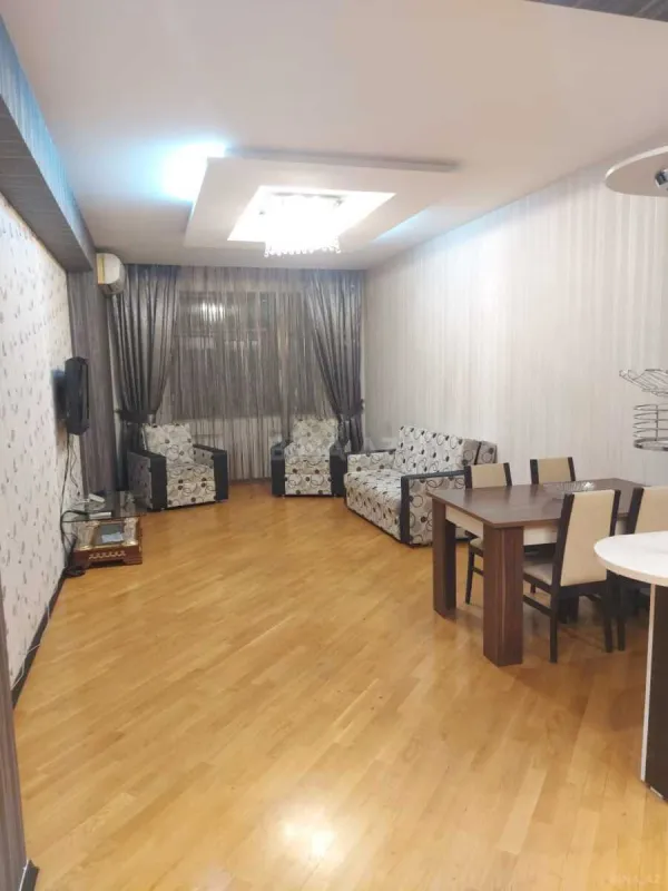 Kirayə verilir 2 otaqlı mənzil 87 m²