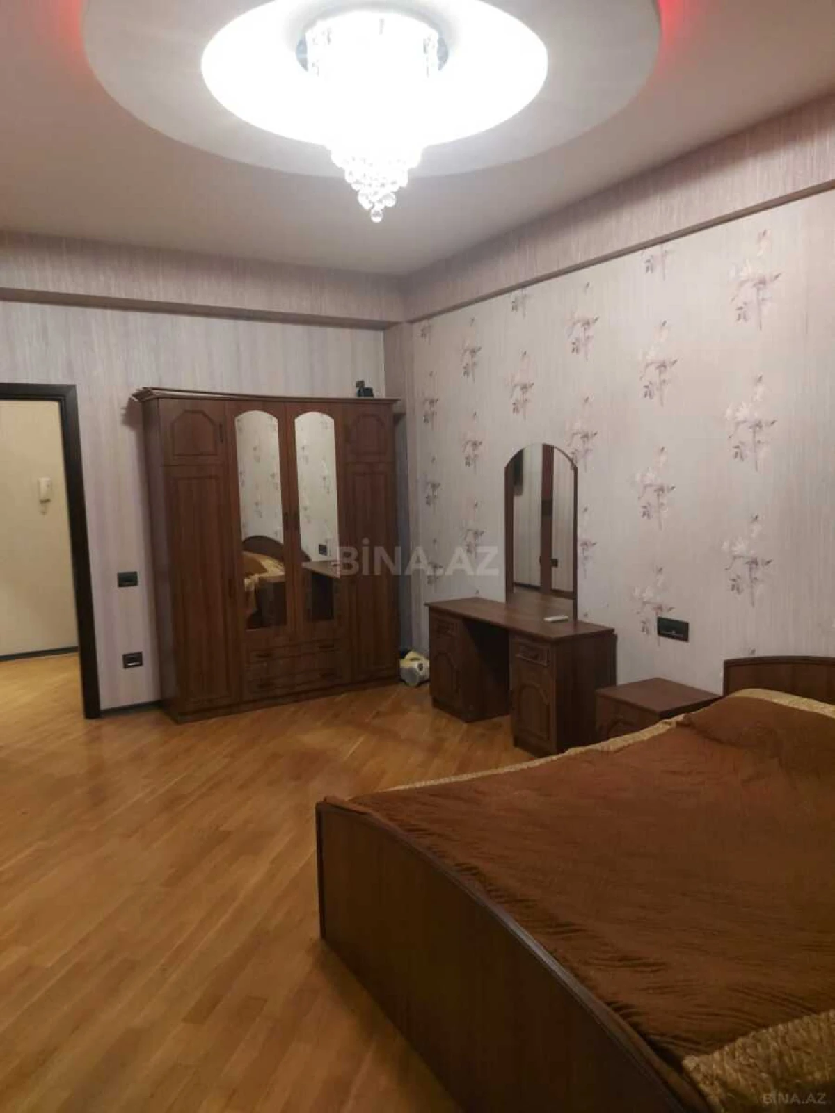 Kirayə verilir 2 otaqlı mənzil 87 m²