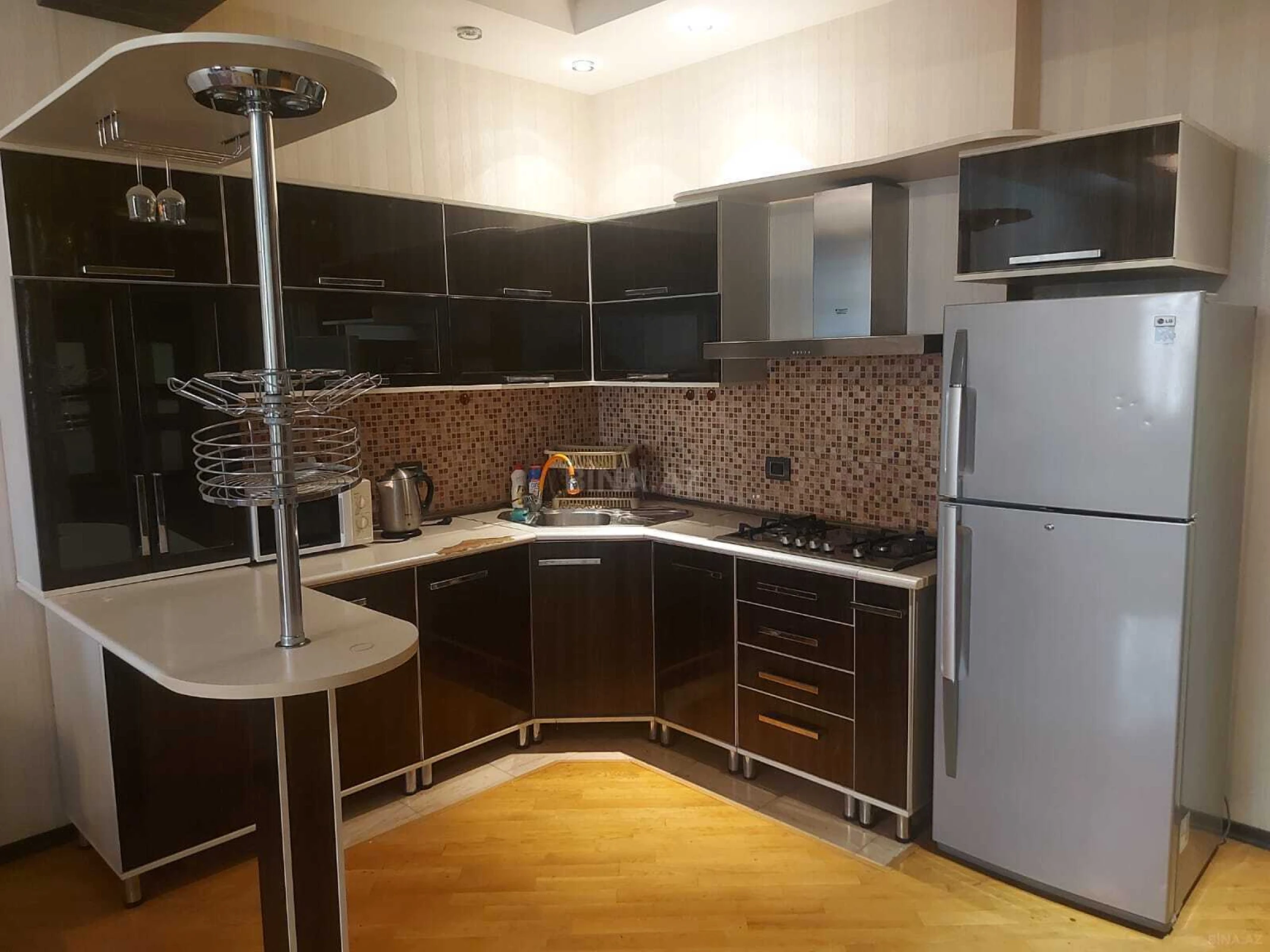 Kirayə verilir 2 otaqlı mənzil 87 m²