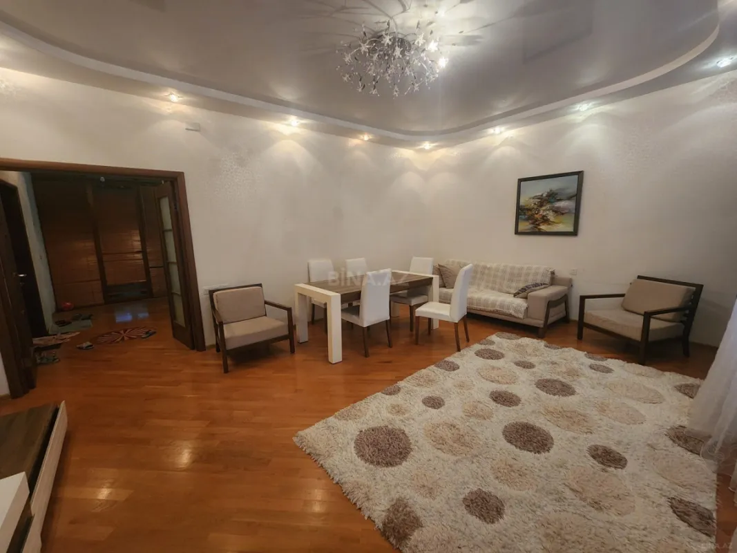 Satılır 4 otaqlı mənzil 130 m²