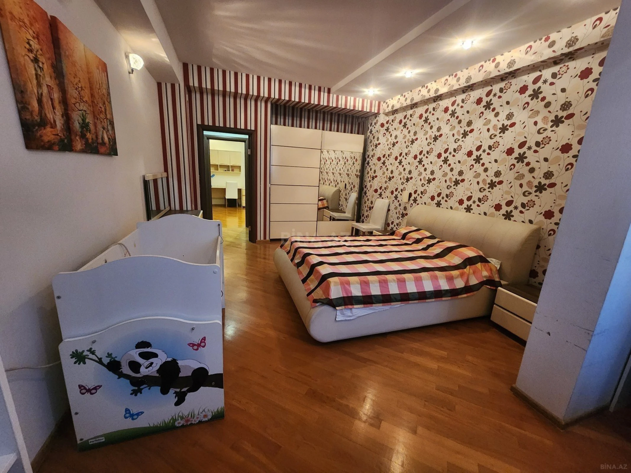 Satılır 4 otaqlı mənzil 130 m²