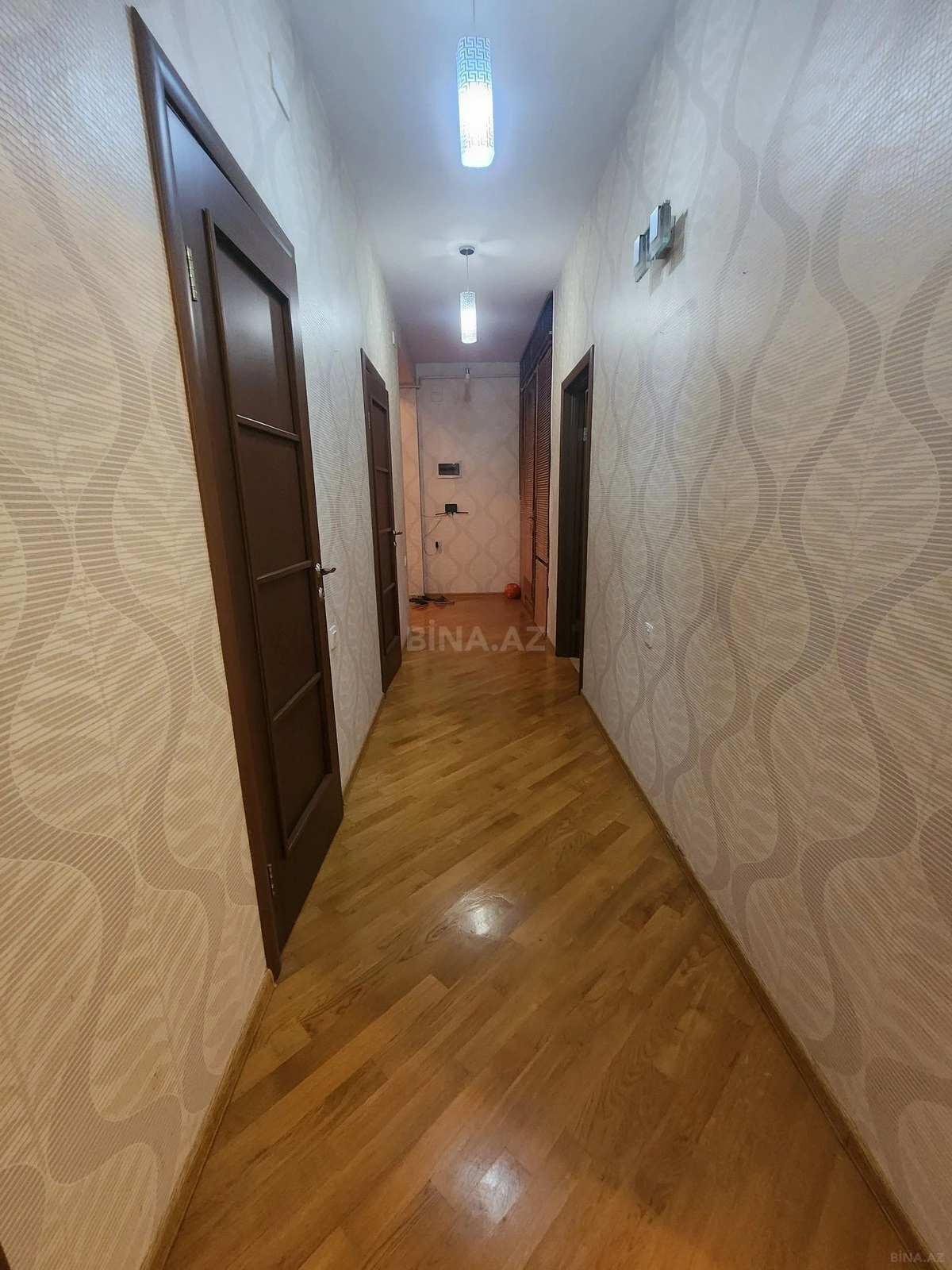 Satılır 4 otaqlı mənzil 130 m²